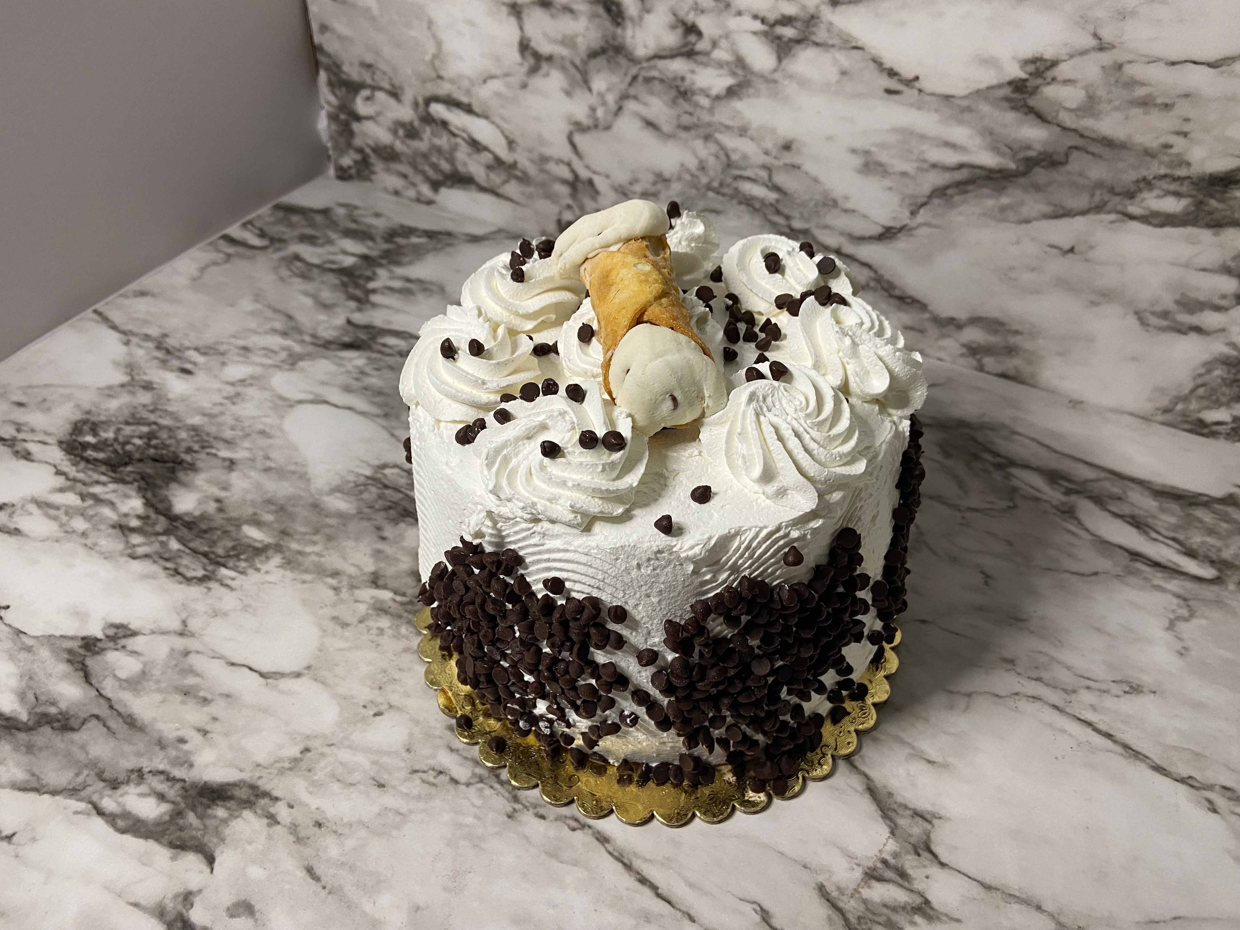 Canolii Cake