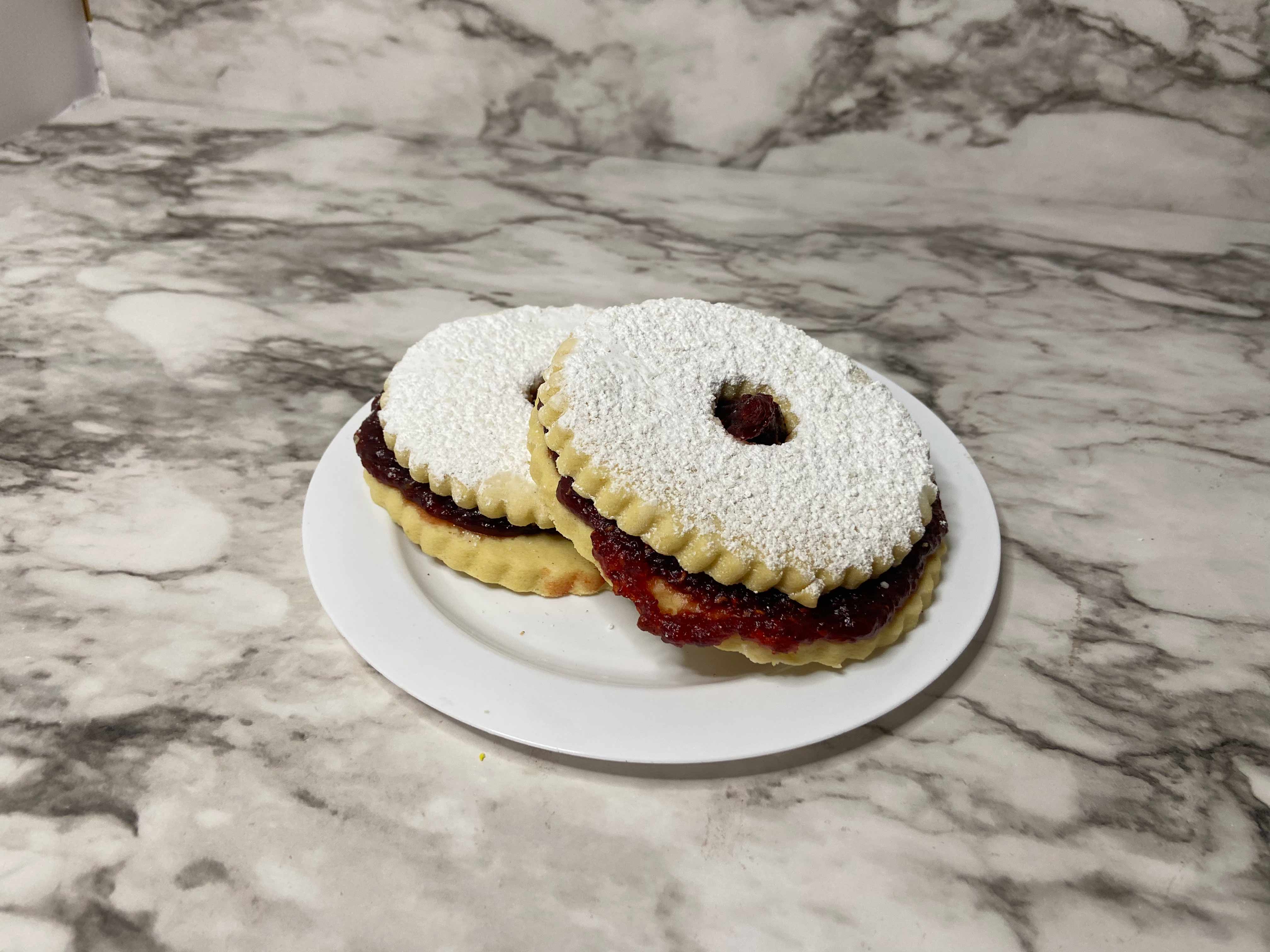 Linzer Tarts