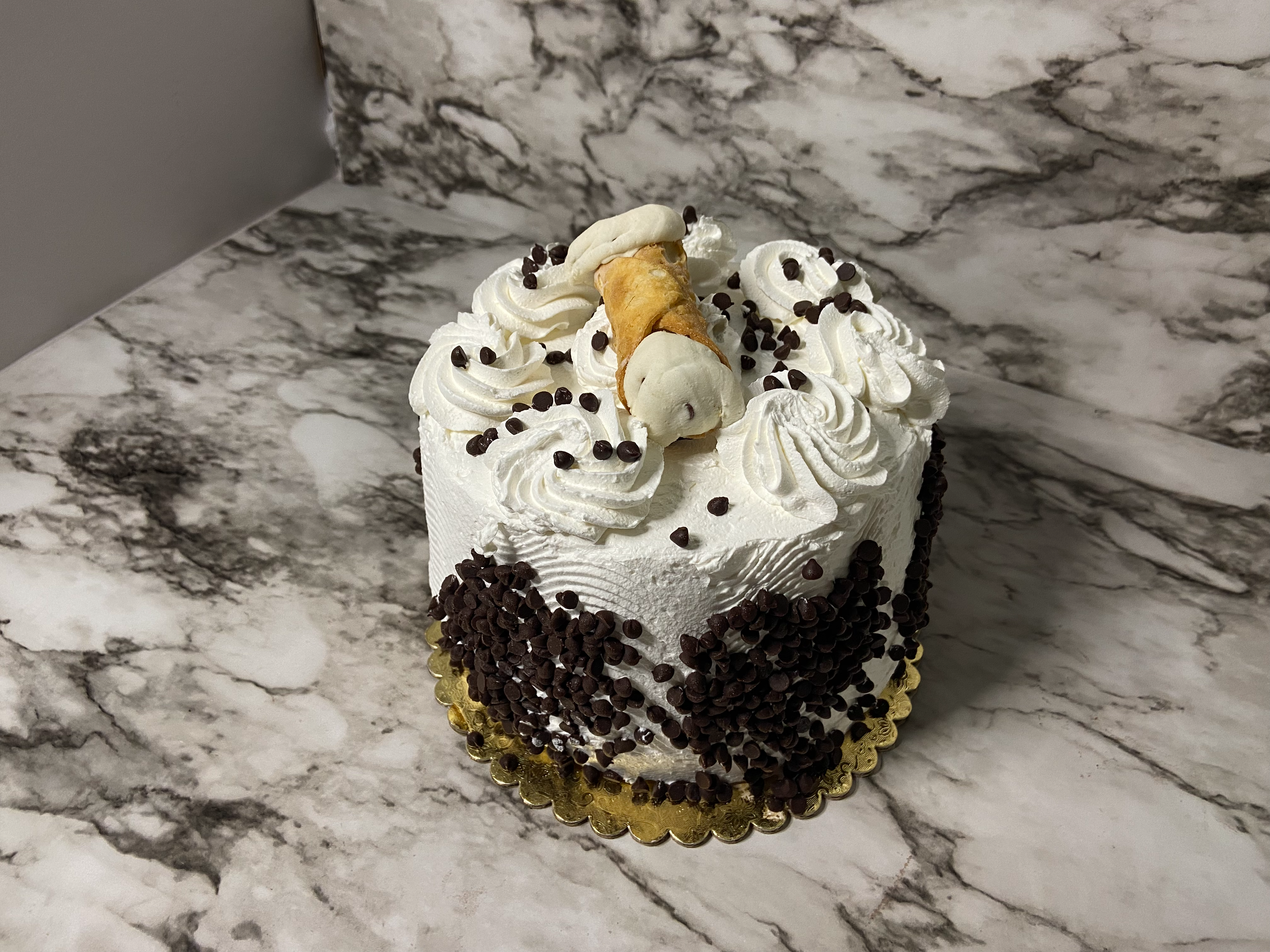 Canolii Cake